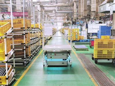 濱海新區(qū)本土企業(yè)自研機(jī)器人 為廠內(nèi)智慧物流注入全新動(dòng)力